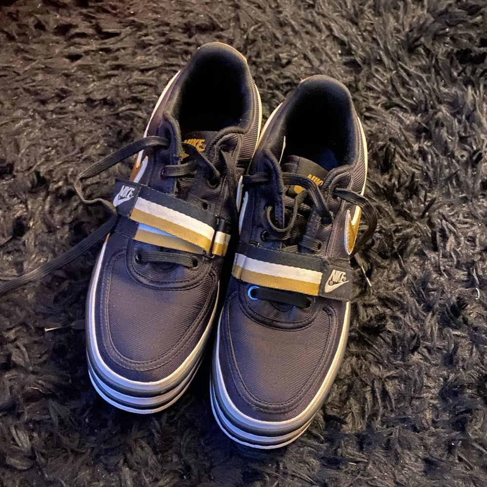 Nike platform tennis shoes